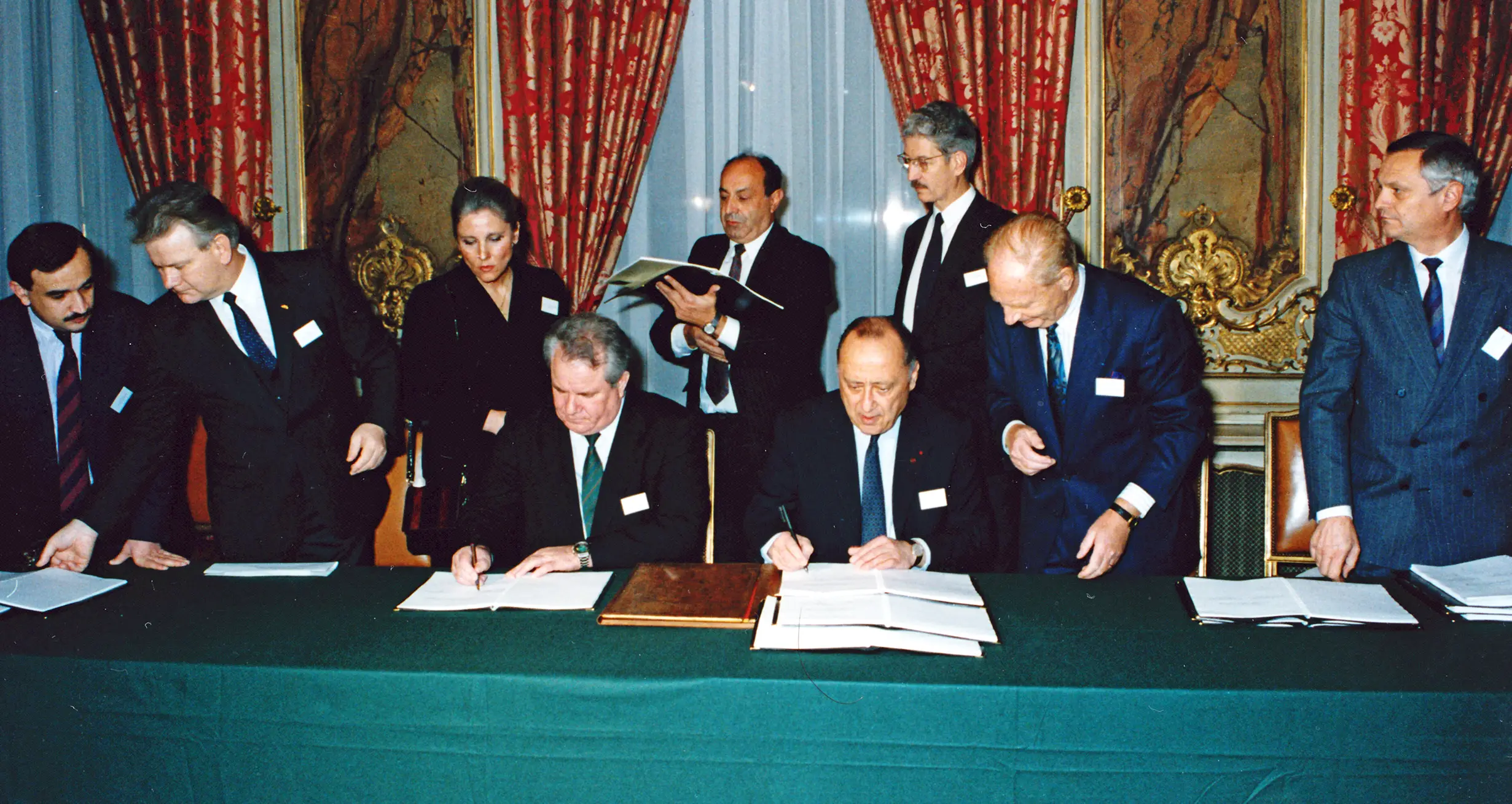 Signature d’un contrat Dassault en présence d’IMEDI